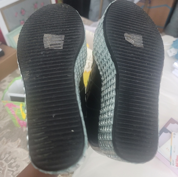 Shoes - Picture 5 of 5